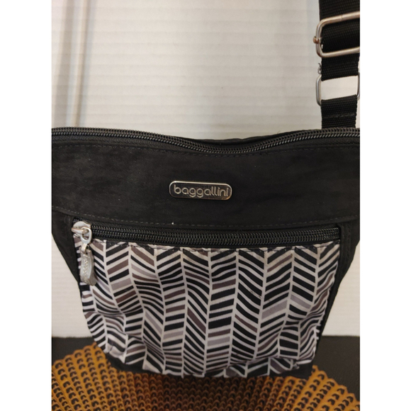Baggallini Crossbody - Picture 2 of 5